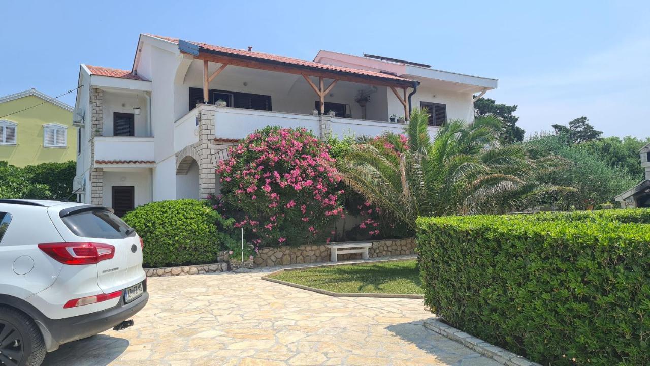 Apartments Ivo Pag Town Exterior photo