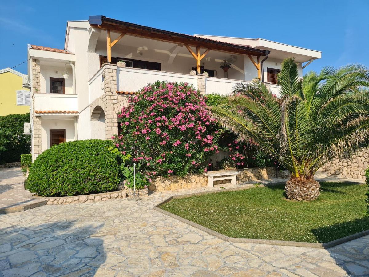 Apartments Ivo Pag Town Exterior photo